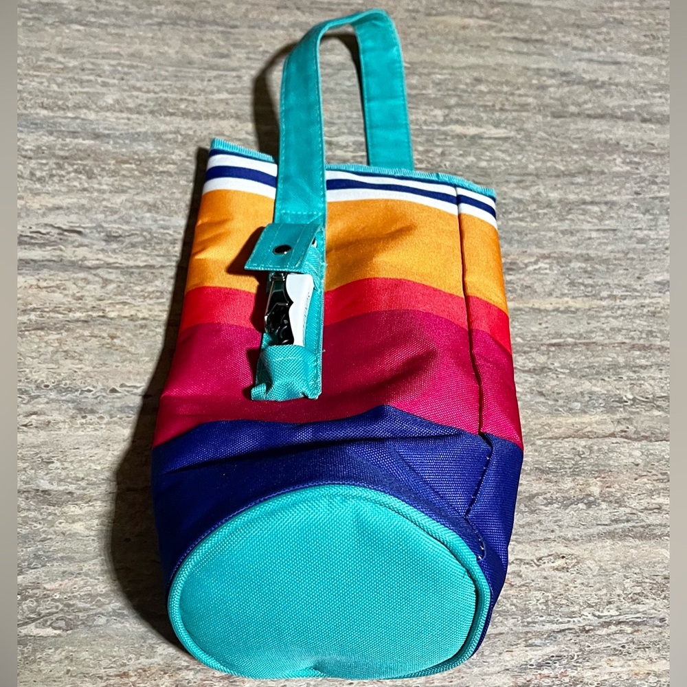 NWOT Sunnylife Catalina bottle tote with bottle opener